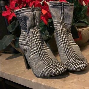 selling a pair of aldo shoes, Size 7 1/2 worn once